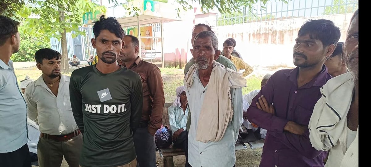 Kasganj News: चौबे नगला गांव में फंदे पर लटका मिला व्यक्ति का शव