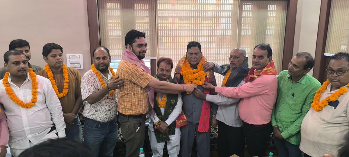 Mainpuri News: ऑनलाइन ट्रेडिंग से खुदरा व्यापार हो रहा प्रभावित