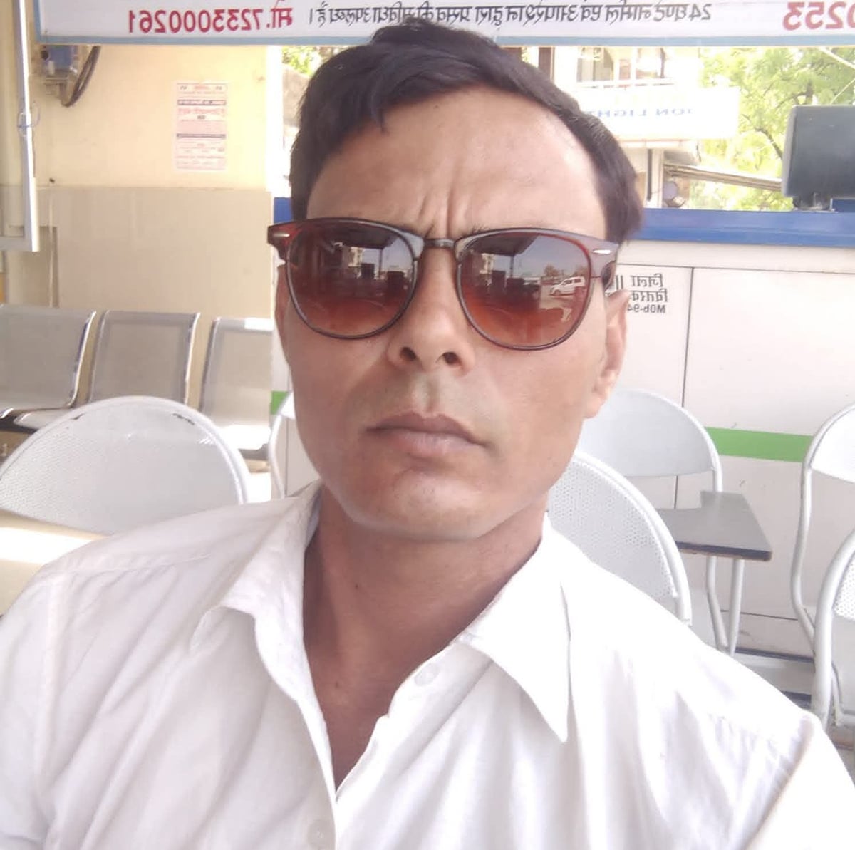 Jalaun News: खड़े डंपर में पीछे से घुसी बाइक, पेट्रोल पंप संचालक की मौत