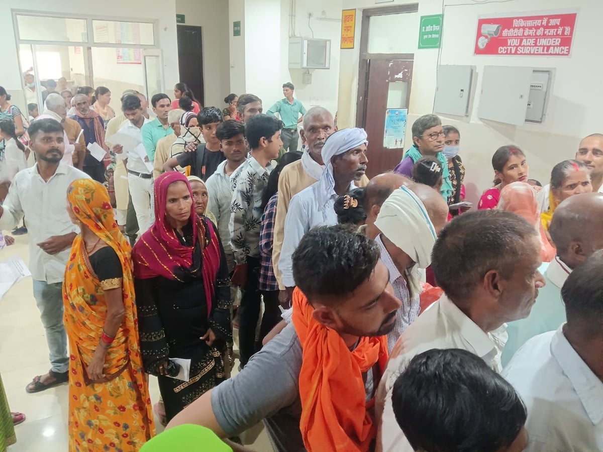 Hardoi News: मौसम बदलते ही बीमारियों ने पकड़ी रफ्तार, उल्टी दस्त और बुखार ने पसारे पैर