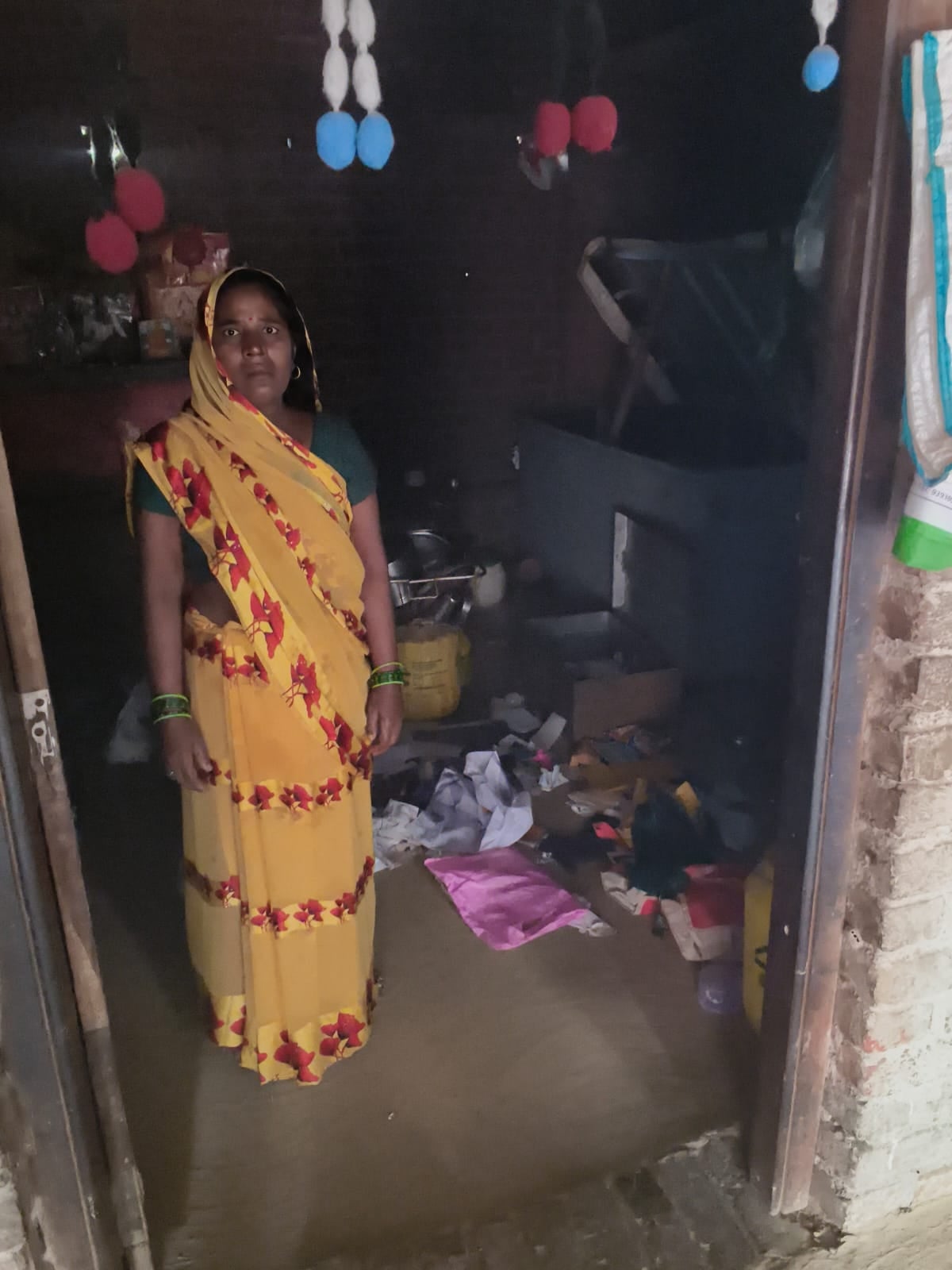 Kasganj News: आंगन में सोता रहा परिवार, कमरों के ताले तोड़ जेवर-नकदी ले गए चोर