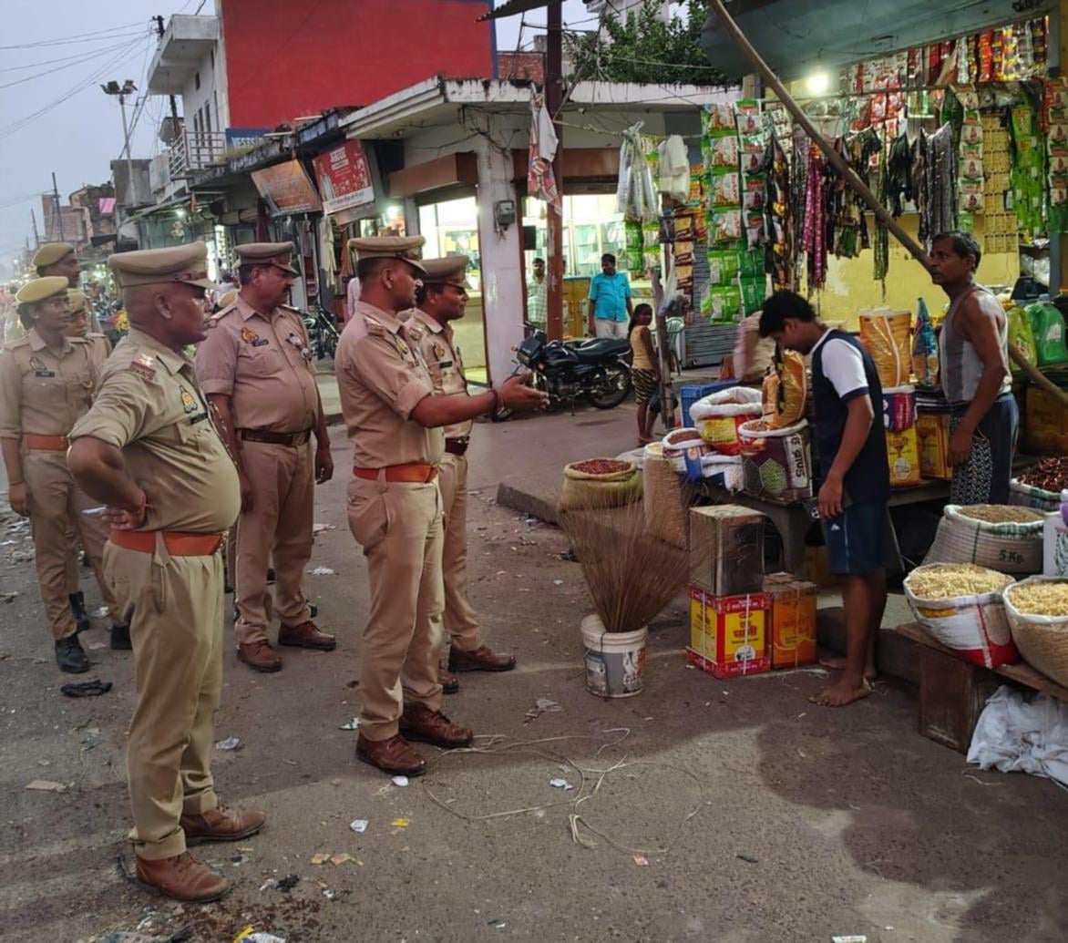 Shravasti News: अतिक्रमण मुक्त करवाईं सड़क की पटरियां
