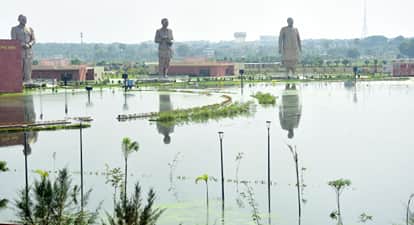 Lucknow: The Gomti River floods in a furious form, bringing life to a standstill in many areas; people are fig