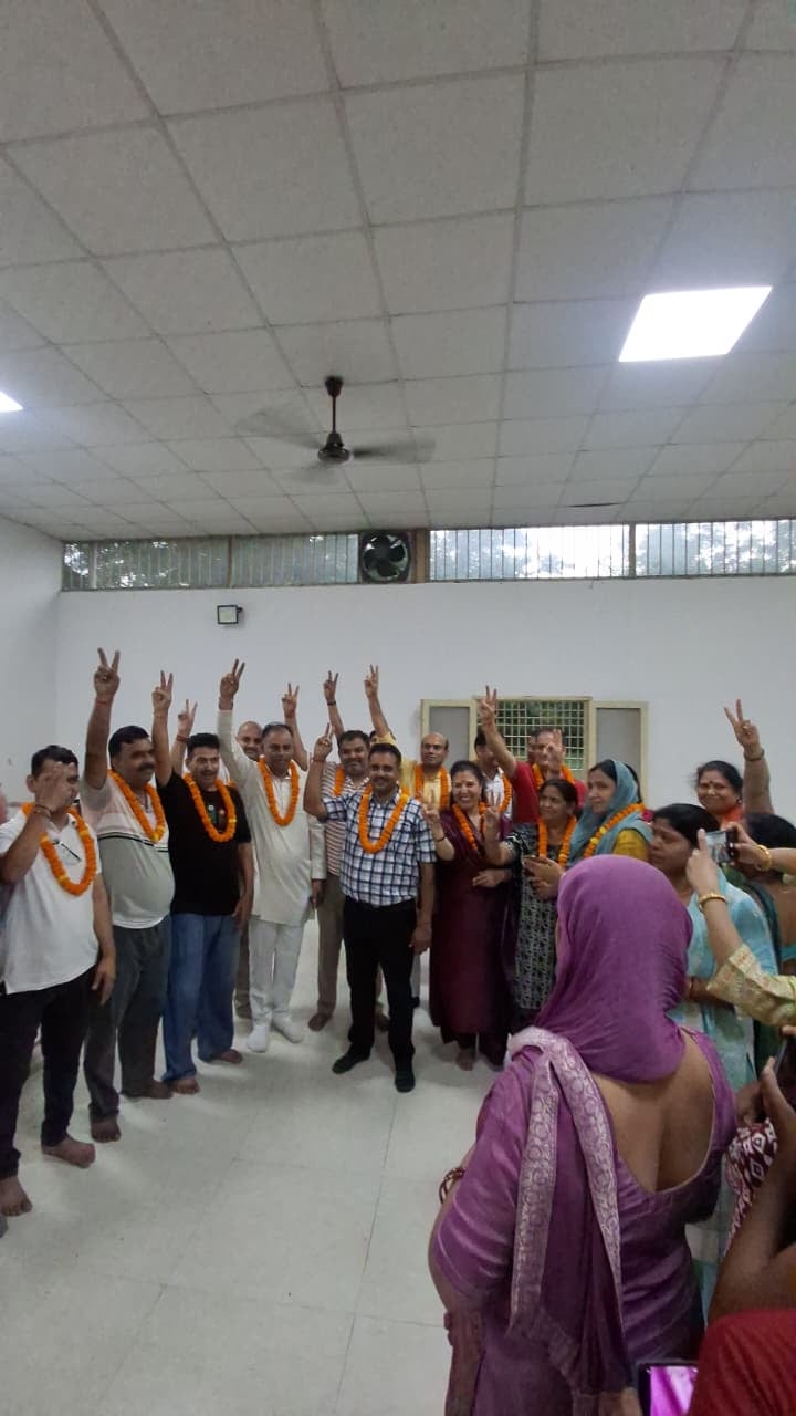 Noida News: लोटस सोसाइटी आरडब्ल्यूए चुनाव में टीम प्रगति की जीत