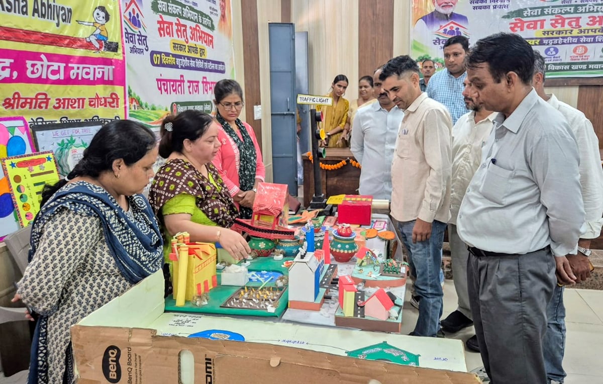 Meerut News: जनकल्याणकारी योजनाओं की दी जानकारी