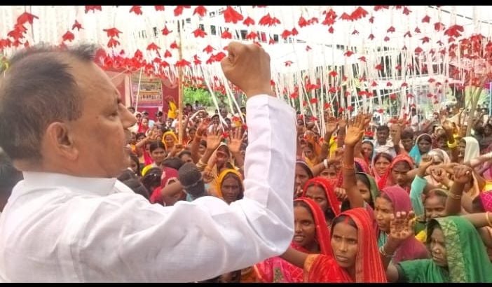 Sonebhadra News: आदिवासियों, दलितों के उत्पीड़न के खिलाफ आंदोलन की चेतावनी
