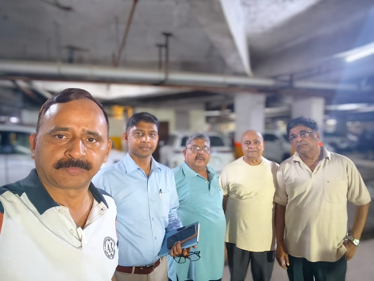 Noida News: केपटाउन सोसाइटी में स्ट्रक्चरल ऑडिट के लिए पहुंचे रुड़की के वैज्ञानिक