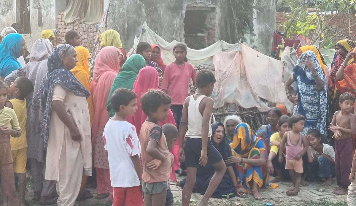 Barabanki News: दो बाइकें भिड़ीं, किसान व युवक की मौत