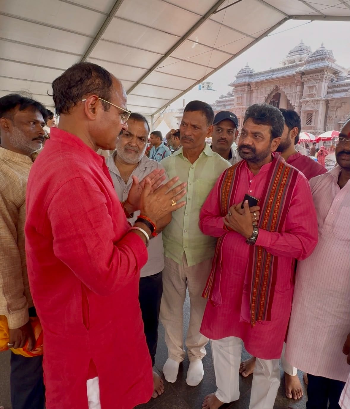 Varanasi News: विश्वनाथ धाम में राज्यमंत्री ने श्रद्धालुओं से किया संवाद
