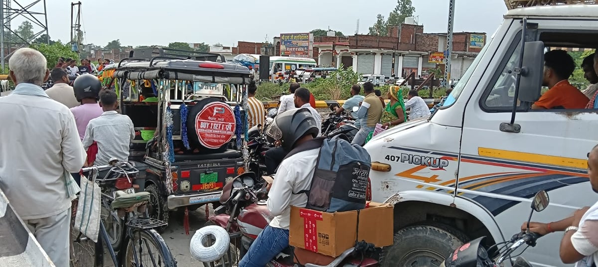 Jaunpur News: दो साल बाद भी शुरू नहीं हुआ रेलवे क्रॉसिंग का काम