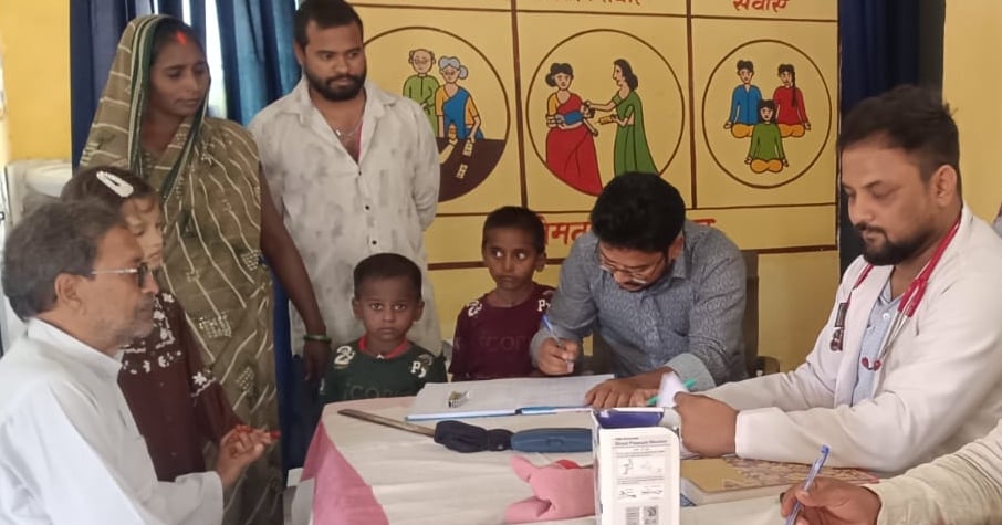 Azamgarh News: 76 स्वास्थ्य केंद्रों पर 1879 मरीजों का हुआ पंजीकरण