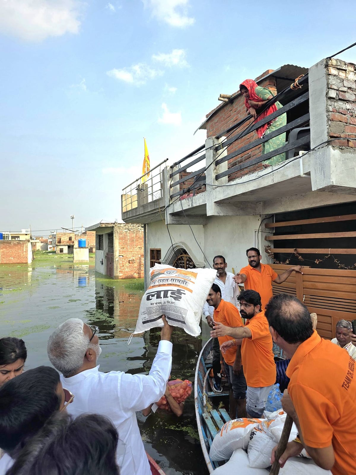Lucknow News: गोमती का जलस्तर लगातार बढ़ रहा, मिल्लतनगर में चार दिनों से लोग घरों में कैद