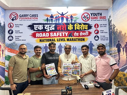 नूरपुर में 15 नवंबर को आयोजित होने वाली राष्ट्रीय स्तर की मैराथन का पोस्टर जारी करते सांसद डॉ. 