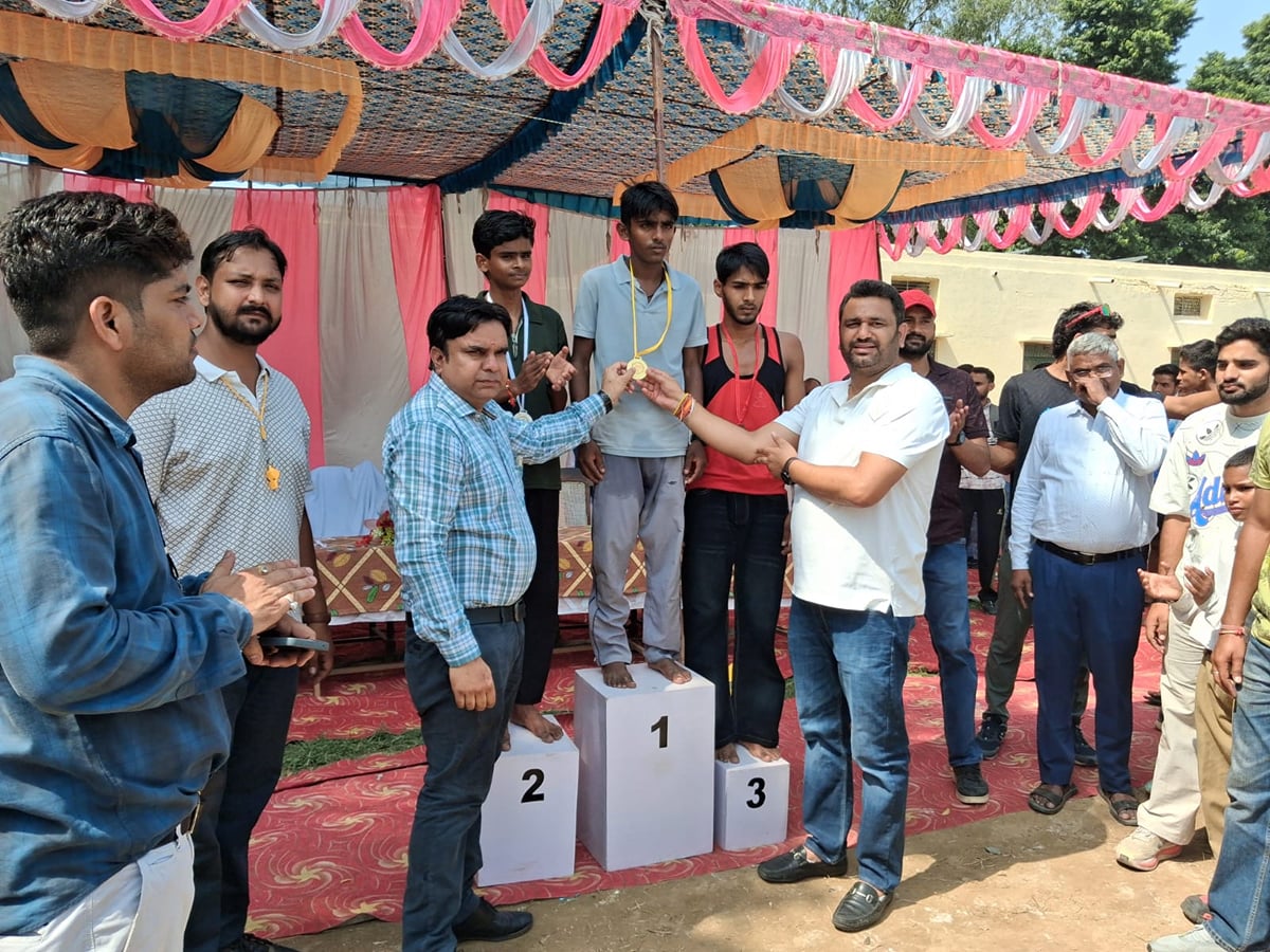 Meerut News: क्षेत्रीय खेलकूद प्रतियोगिता में खिलाड़ियों ने दिखाया दमखम