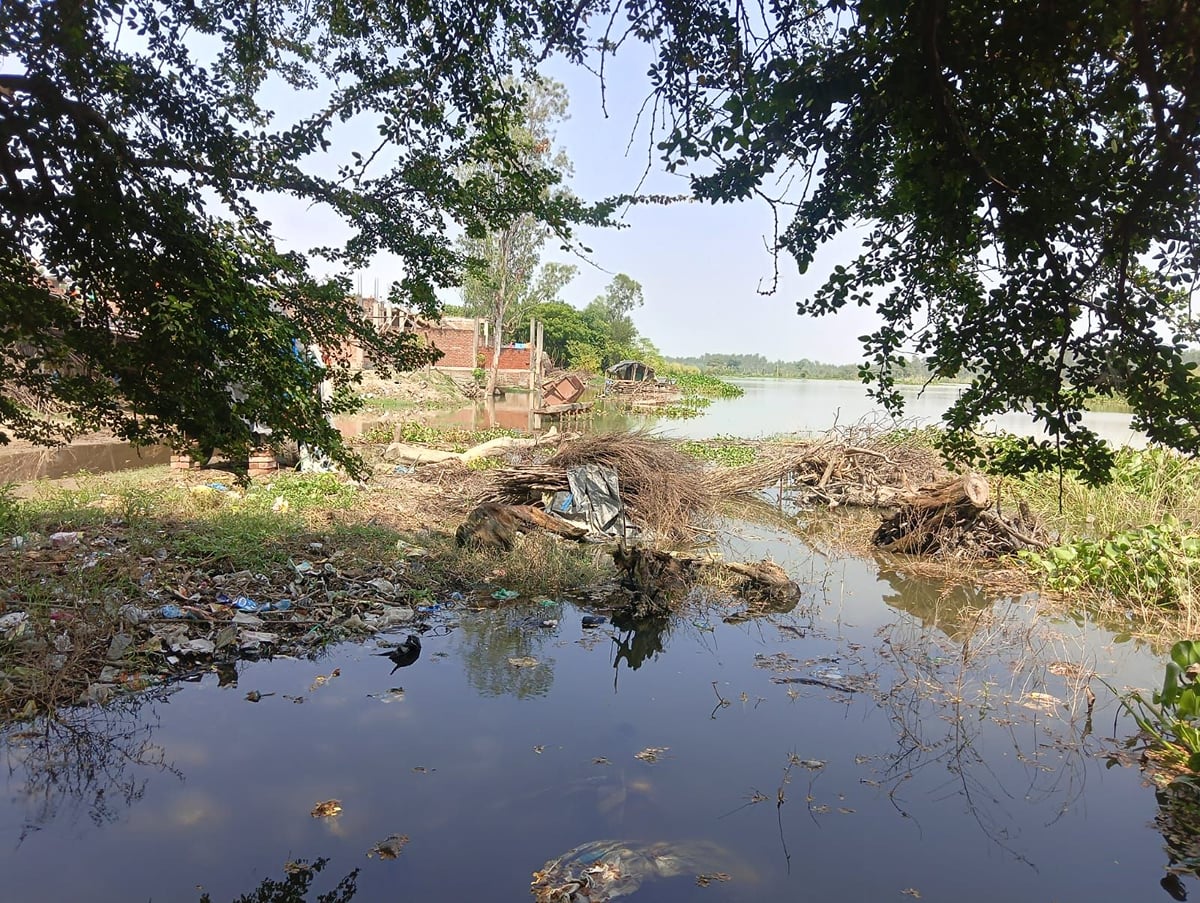 Unnao News: खतरे के निशान से नीचे आया गंगा का जलस्तर