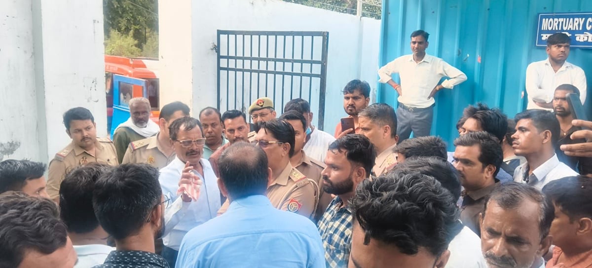 Lucknow News: पुलिस पर लापरवाही का आरोप लगाकर परिजनों ने किया हंगामा