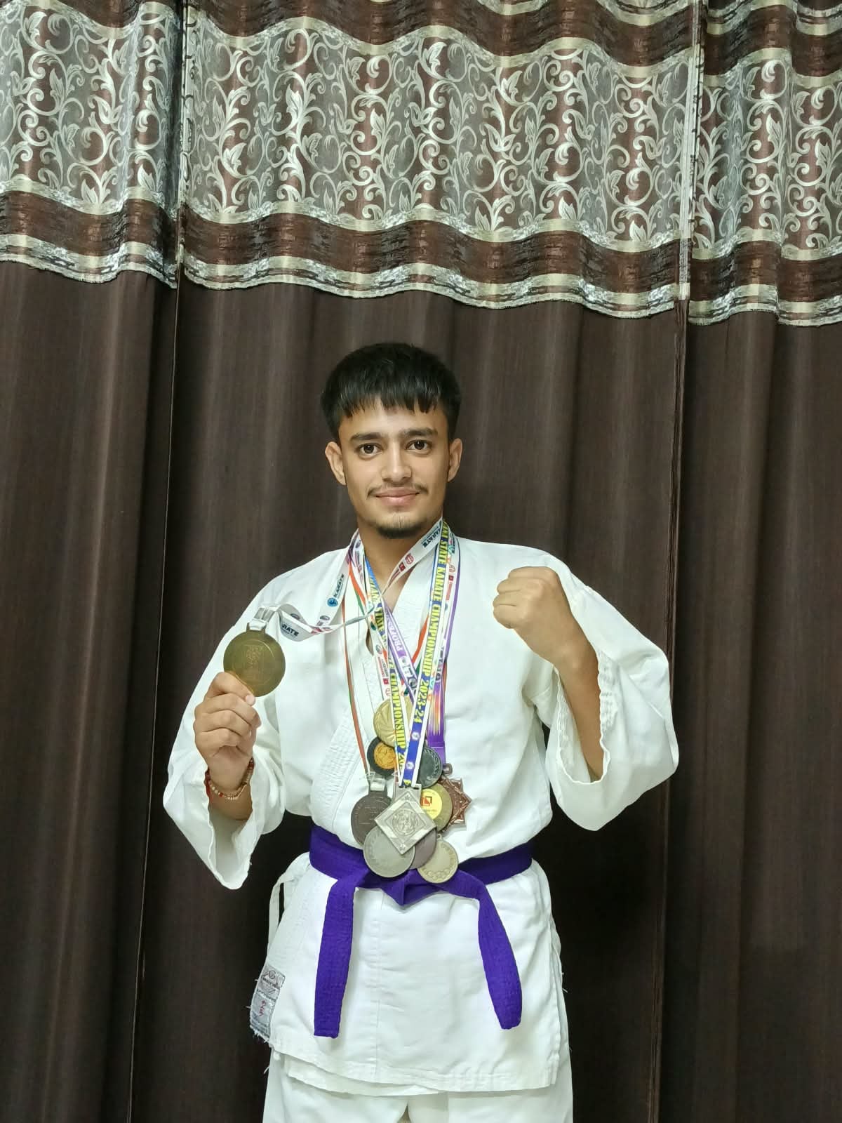Rajat Bakshi brings glory to the district in karate