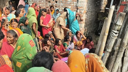 रोते बिलखते परिजन