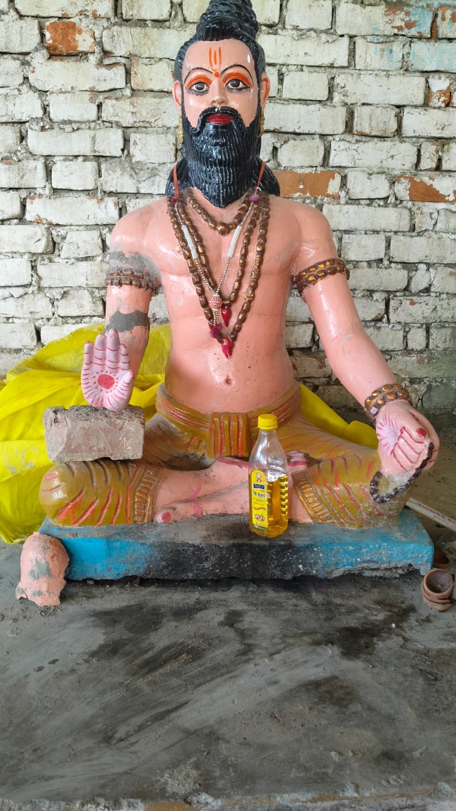 Statue of Saint Ravidas damaged; five arrested.