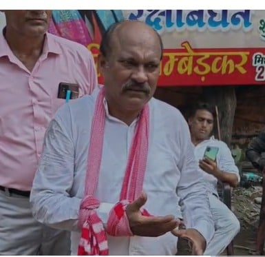 Muzaffarnagar News: आगे सपाई...पीछे सिपाही