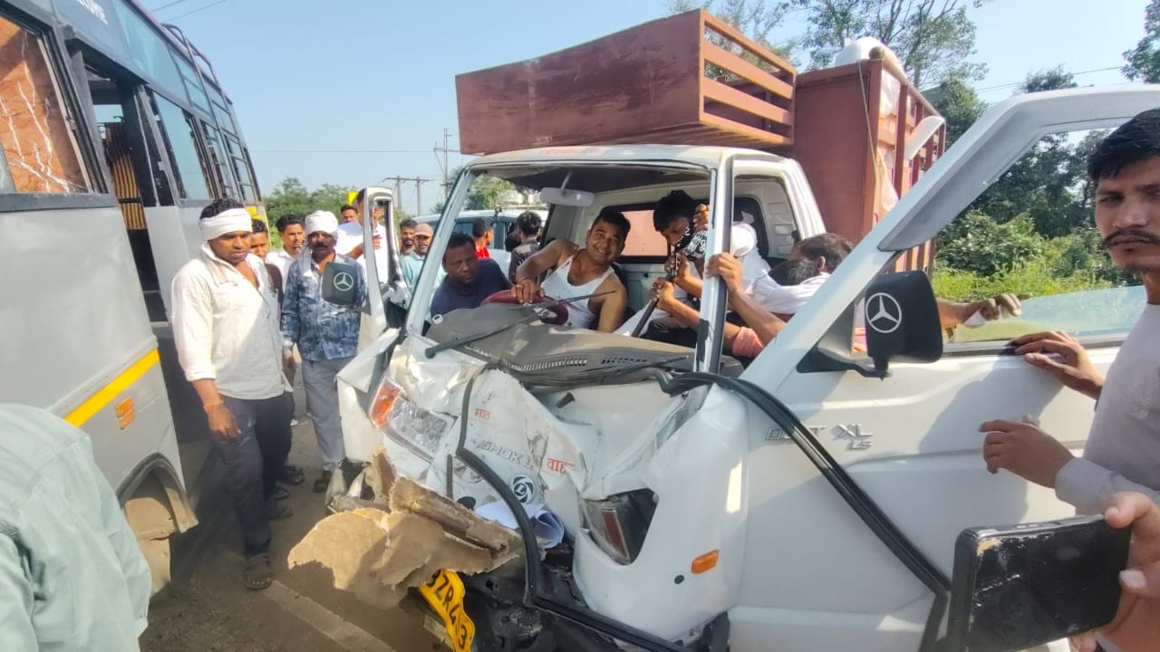सड़क हादसे की फोटो
