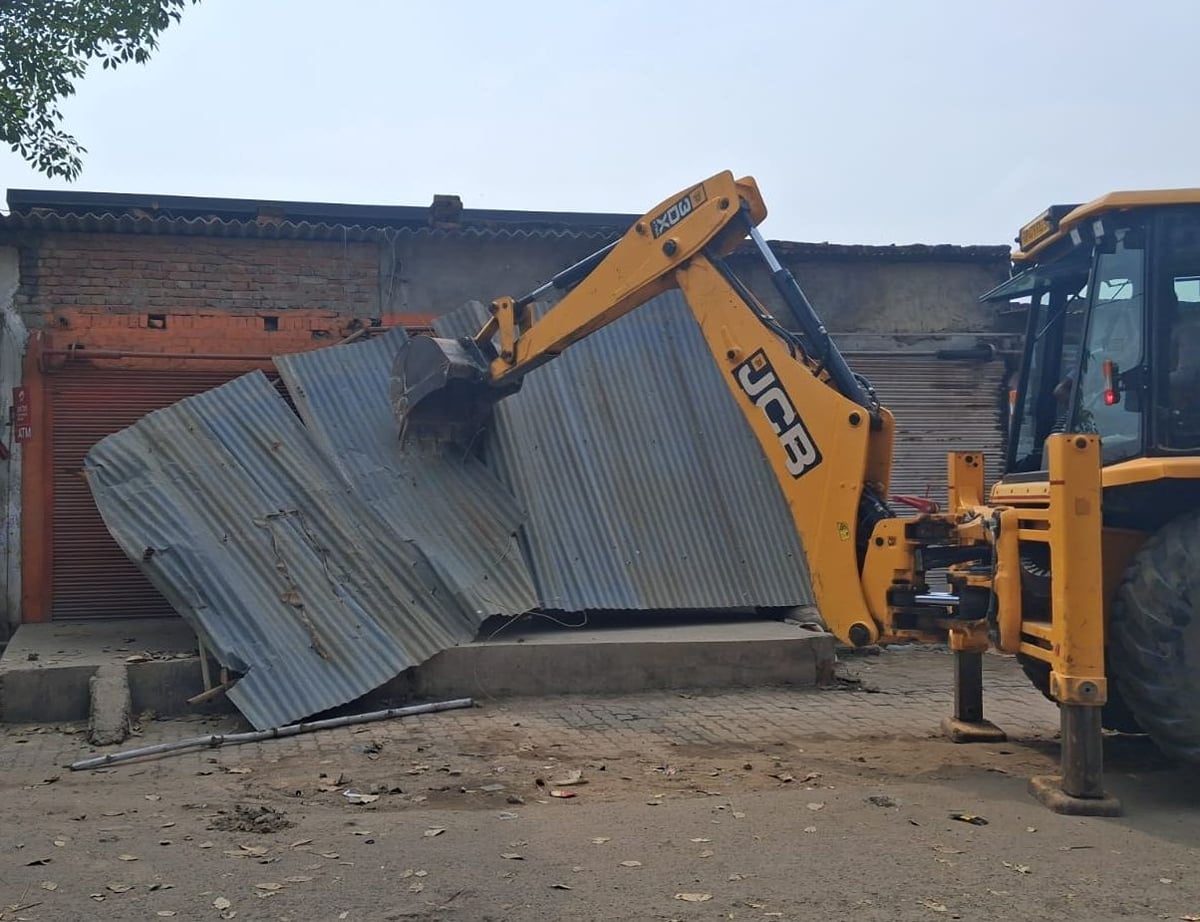 Siddharthnagar News: स्टेशन रोड से 300 से अधिक कब्जे हटाए गए