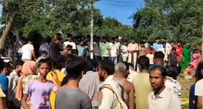 शव मिलने की जानकारी मिलते ही जुटी ग्रामीणों की भीड़