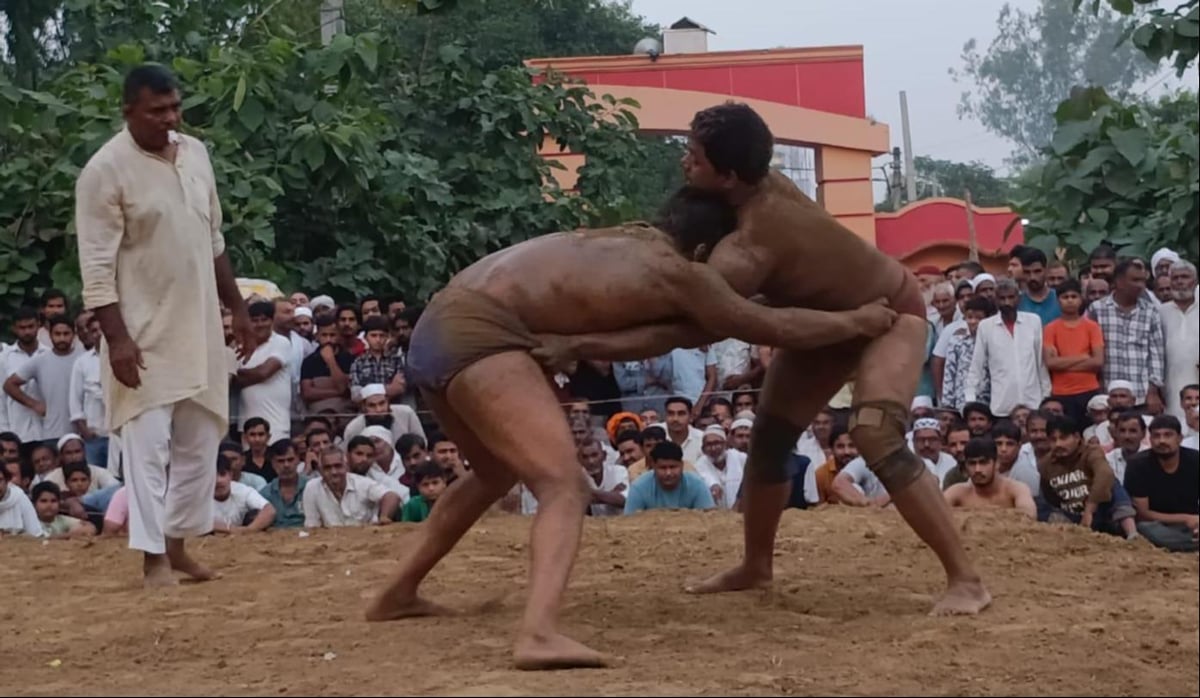 Shamli News: जावेद पहलवान ने जीती 3100 रुपये की कुश्ती