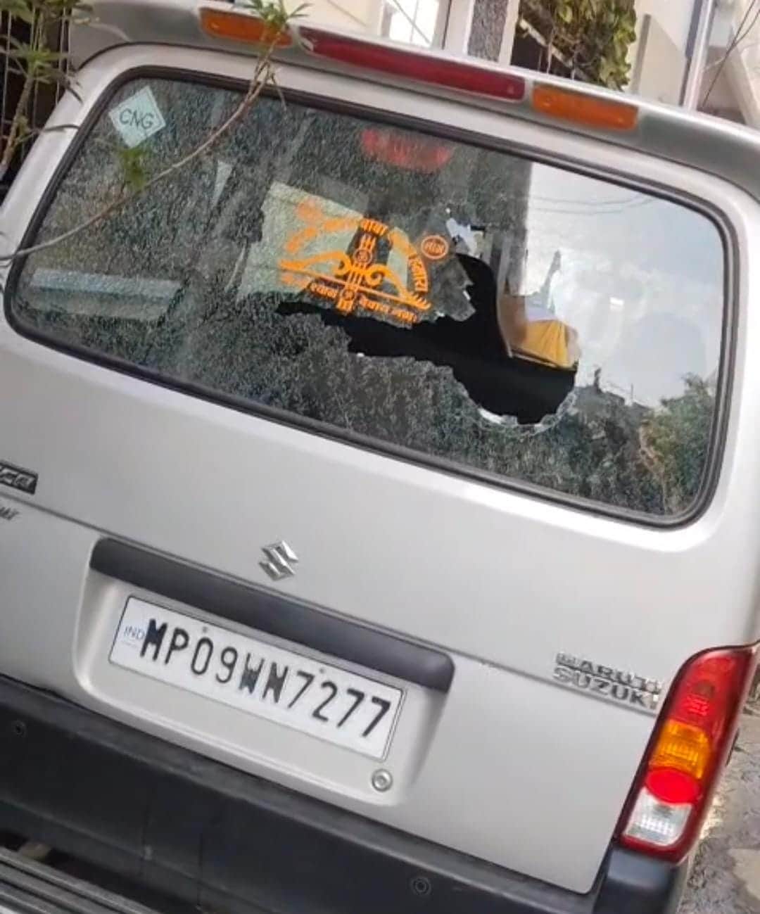 Three minors create ruckus in Indore, smash windows of four to five vehicles.