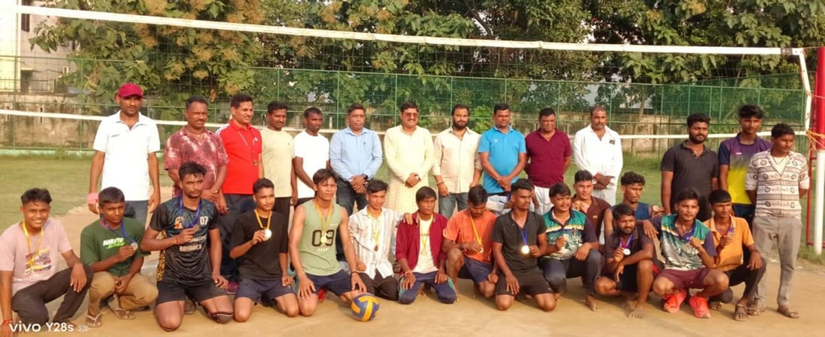 Shravasti News: इकौना को हराकर हरिहरपुररानी बनी चैंपियन