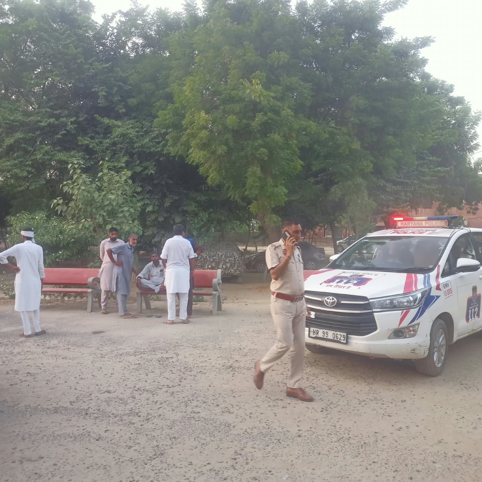 वारदात के बाद जांच के लिए पहुंची पुलिस। 
