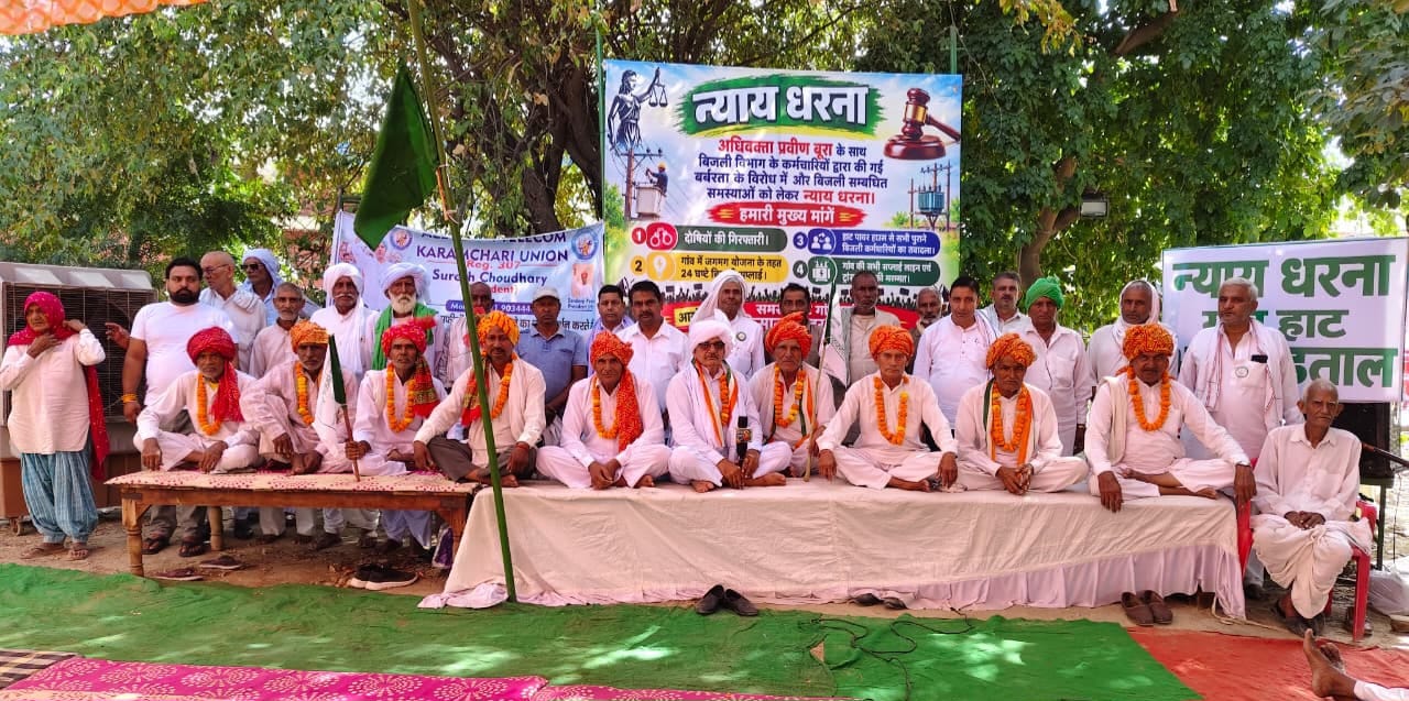 5 सफीदों 1गांव हाट में चौथे दिन भूख हड़ताल पर बैठे हुए किसान एवं ग्रामीण। स्रोत किसान नेता  