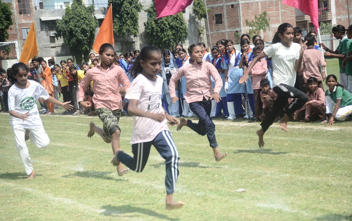Pratapgarh News: लंबी कूद में अभिषेक और संध्या ने मारी बाजी