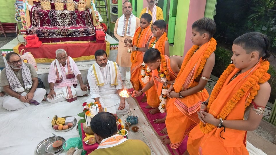 Varanasi News: मुकुट पूजन के साथ काशी की ऐतिहासिक चित्रकूट रामलीला का शुभारंभ