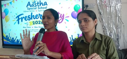 डीएड कॉलेज नाहन में फ्रेशर पार्टी के दौरान मंच संचालन करती संगीता जायसवाल व इंदुबाला। संवाद