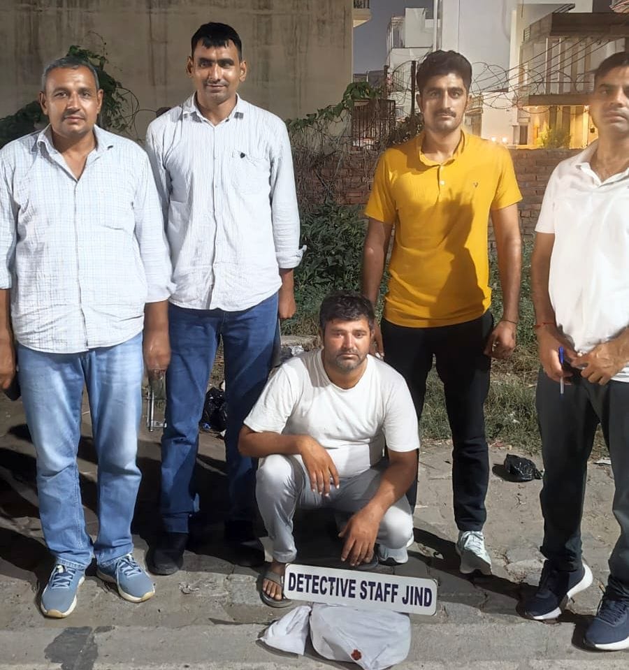 फोटो 05जेएनडी02-24 सितंबर को मनोहरपुर बस अड्डा के पास 3.70 किग्रा. गांजा के साथ पकड़ा गया आरेाप