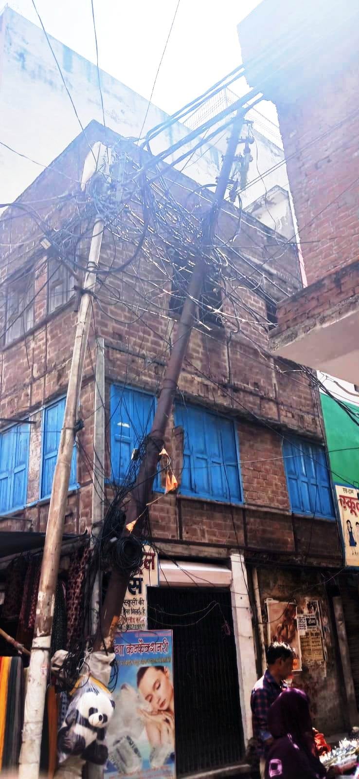 पड़ताल : तारों के सहारे टिकी विद्युत व्यवस्था, खंभों ने टेके घुटने