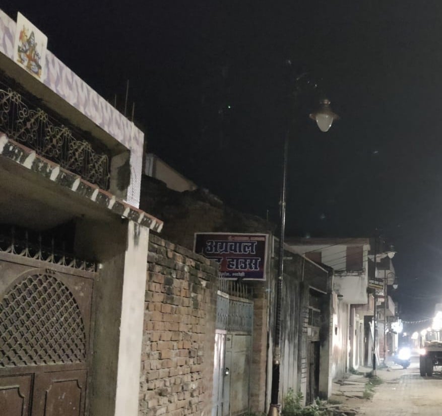 Bhadohi News: गारंटी 5 साल की, छह महीने में अंधेरा
