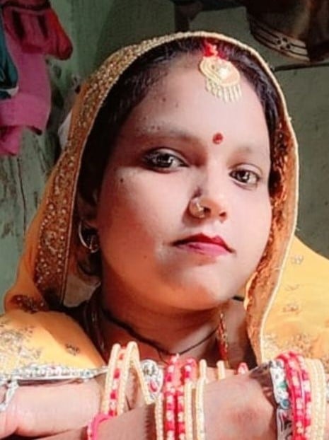 Shahjahanpur News: ब्रेकर से उछलकर गिरी बाइक, सवार महिला की मौत, बच्चा बाल-बाल बचा