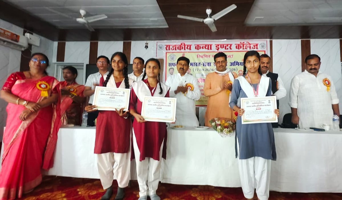 Lakhimpur Kheri News: चित्रकला में अनन्या, भाषण में परिधि और सामान्य ज्ञान में सोनल रहीं अव्वल