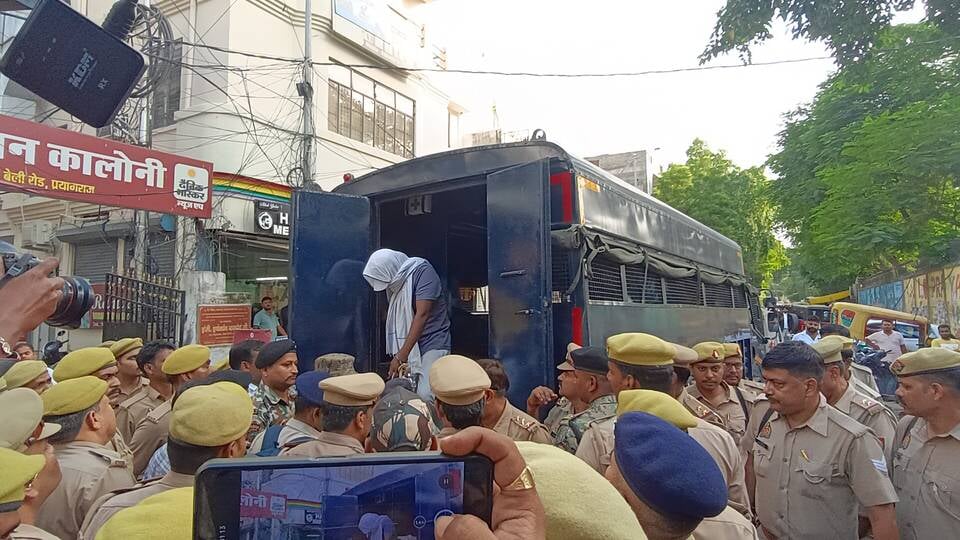 Kaushambi News: शूटर अरमान को कड़ी सुरक्षा में कोर्ट में किया पेश, सुनवाई के बाद भेजा बिहार जेल