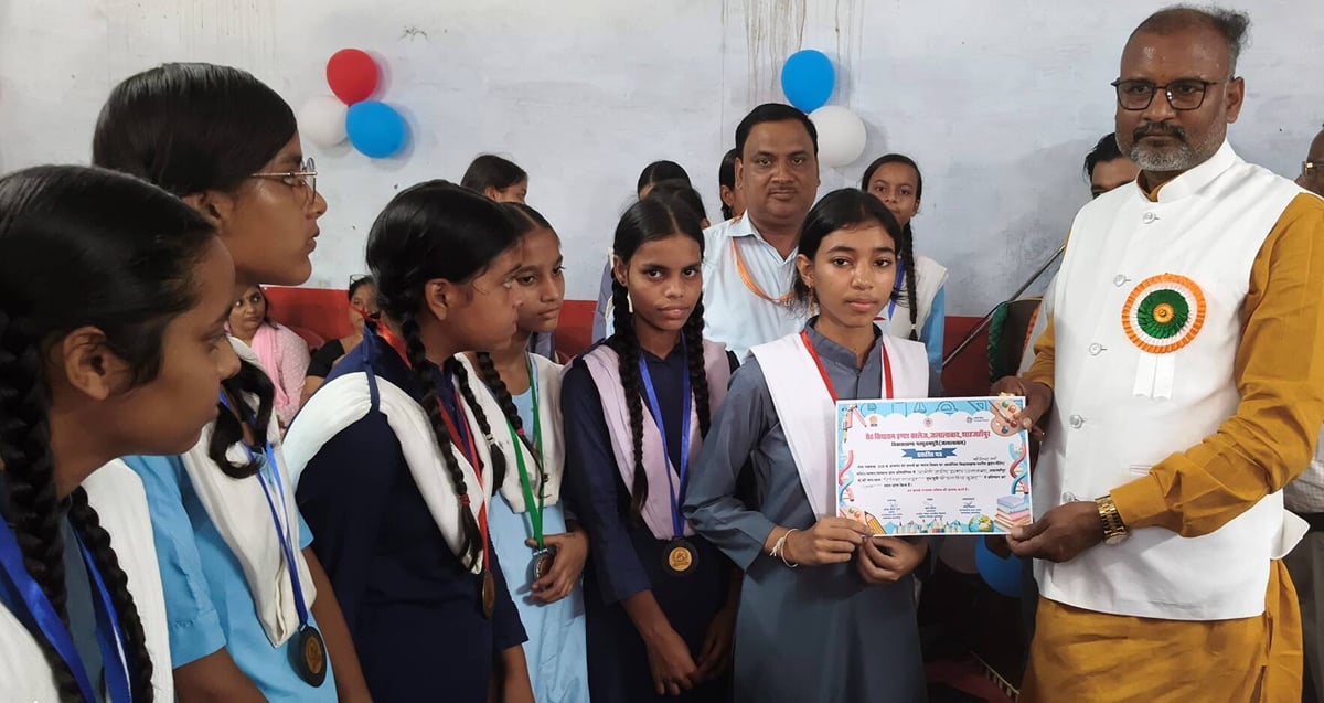 Shahjahanpur News: मेरे सपनों का भारत प्रतियोगिताओं में बच्चों ने दिखाई प्रतिभा
