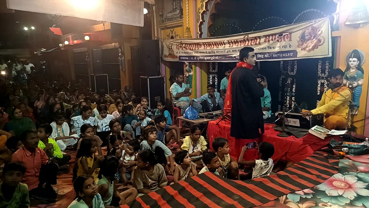 Azamgarh News: लक्ष्मण को शक्ति लगते ही व्याकुल हुए राम, भावुक हुए दर्शक
