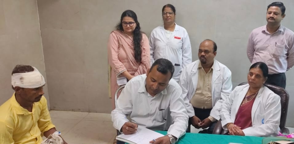 Lakhimpur Kheri News: जिला अस्पताल में न्यूरोसर्जिकल ओपीडी का हुआ शुभारंभ