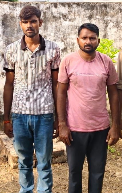 Sultanpur News: स्कूल में चोरी करते पकड़ा तो शिक्षक दंपती को फावड़े-कुल्हाड़ी से काट डाला