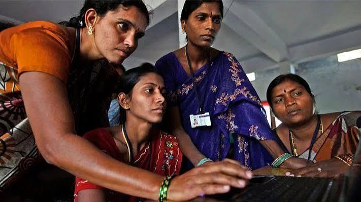 सृजन उत्सव: 55 महिला उद्यमियों को आत्मनिर्भर बनाने की पहल