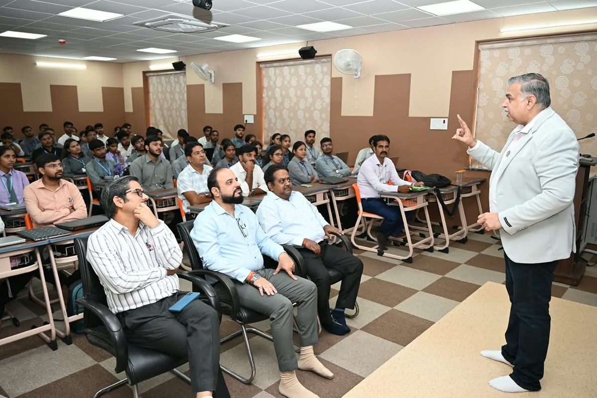 एप्लीकेशन बनाते समय सुरक्षा को दें प्राथमिकता : डॉ. अनूप गिरिधर