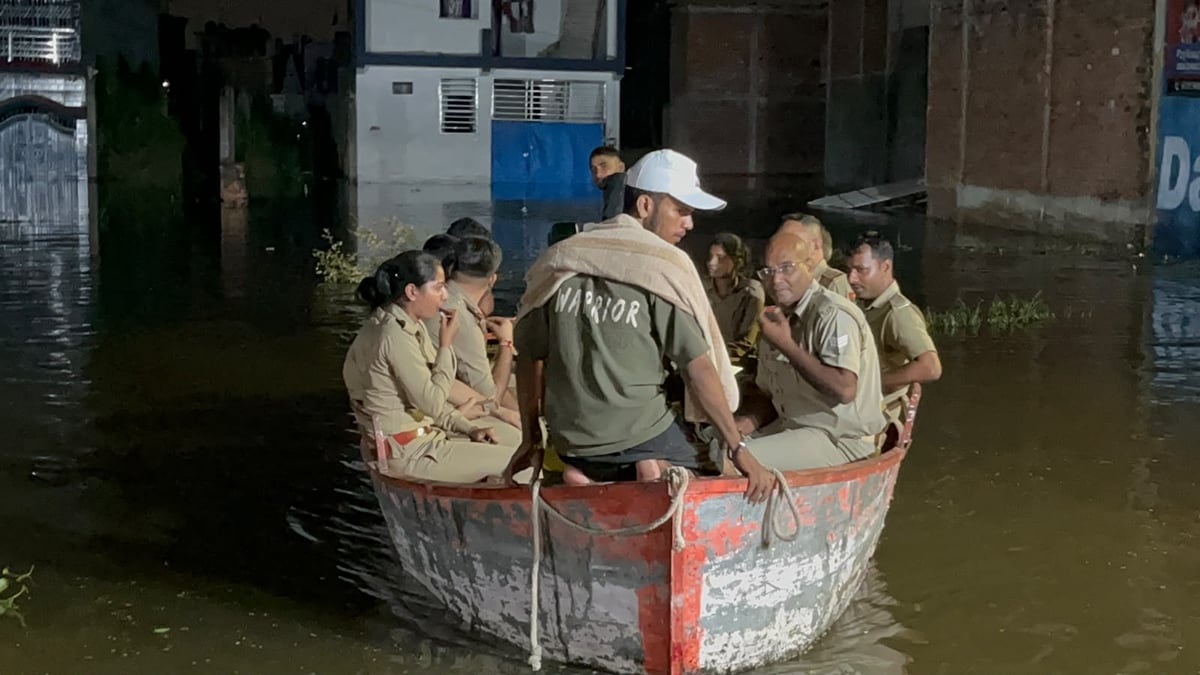 Lucknow News: नगर निगम ने फैजुल्लागंज में उपलब्ध कराई मोटर बोट