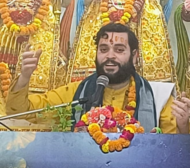 Shahjahanpur News: भक्ति रस में डूबा मंदिर परिसर, श्रीकृष्ण जन्मोत्सव पर झूमे श्रद्धालु