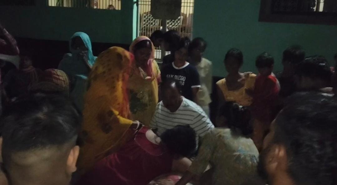 Three teenagers from Bihar went into a pond to bathe; two drowned, and the search for the third is underway: